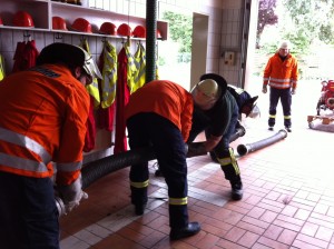 ... und an Station 2 wurde der Aufbau einer Saugleitung geübt.