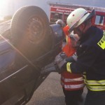 Der Umgang mit dem hydraulischen Rettungsgerät wurde trainiert.