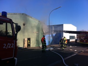 Sehr starke Rauch drang aus dem Gebäude
