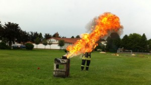 Große Augen bekamen die Teilnehmer bei der Fettexplosion.