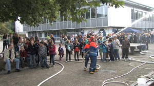 Zahlreiche Zuschauer sahen die JF-Übung der Jugendfeuerwehr beim "Fest der Kulturen"