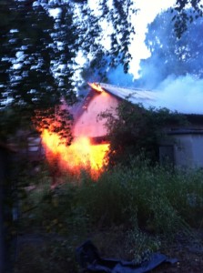 Die Lagerhalle stand beim eintreffen der Einsatzkräfte im Vollbrand.